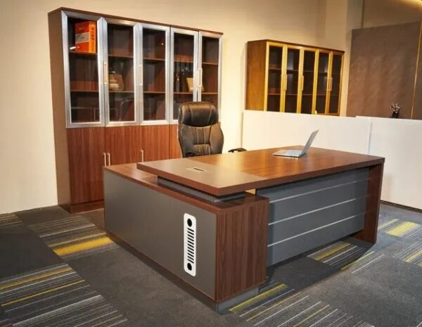 600mm Executive Hardwood Office Desk – Classic Design, Superior Functionality